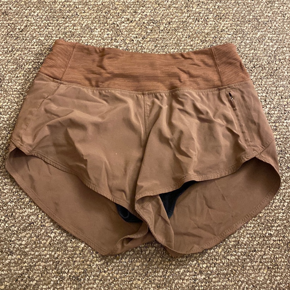 Outdoor Voices 2.5” Hudson shorts
